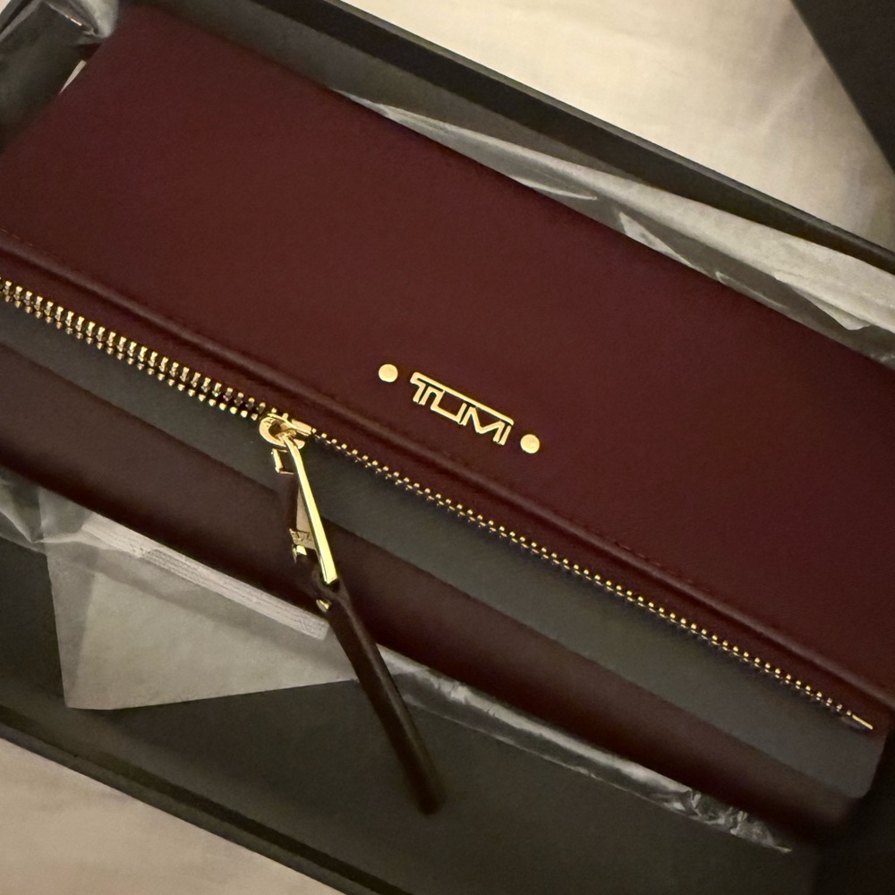 TUMI Voyageur SLG Flap Continental Wallet in Port